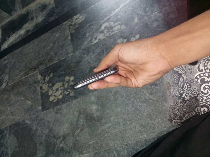 Apple iPhone 11 4