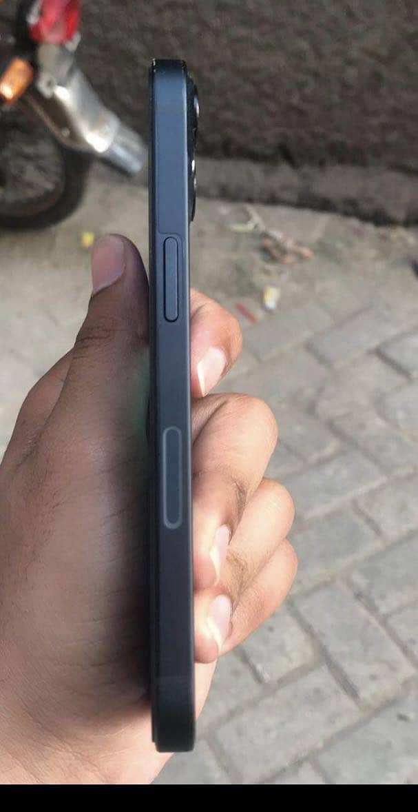 Apple iPhone 13 0