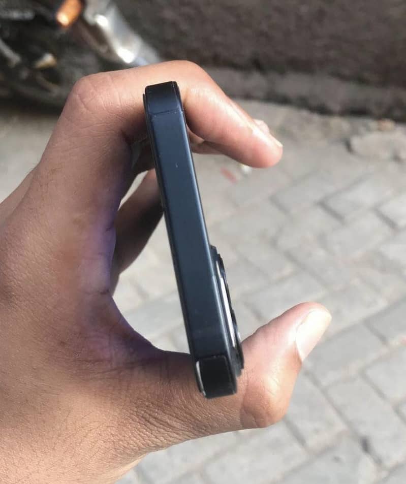 Apple iPhone 13 1