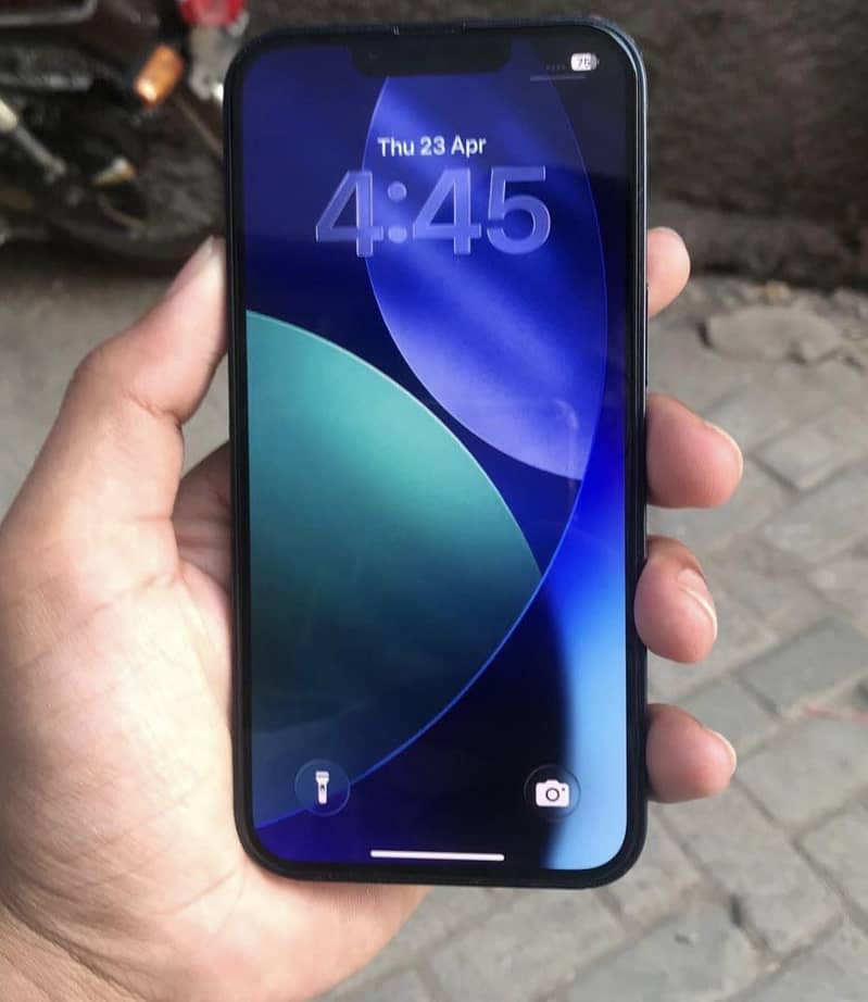 Apple iPhone 13 2