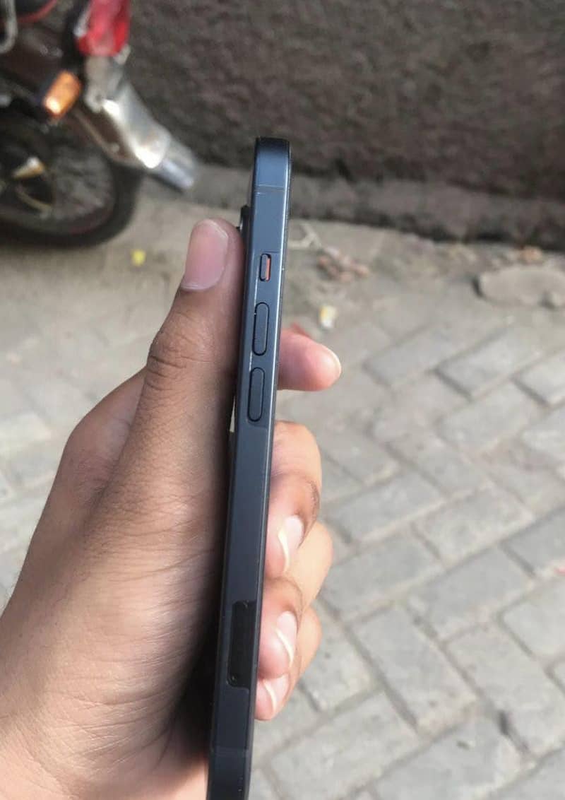 Apple iPhone 13 5