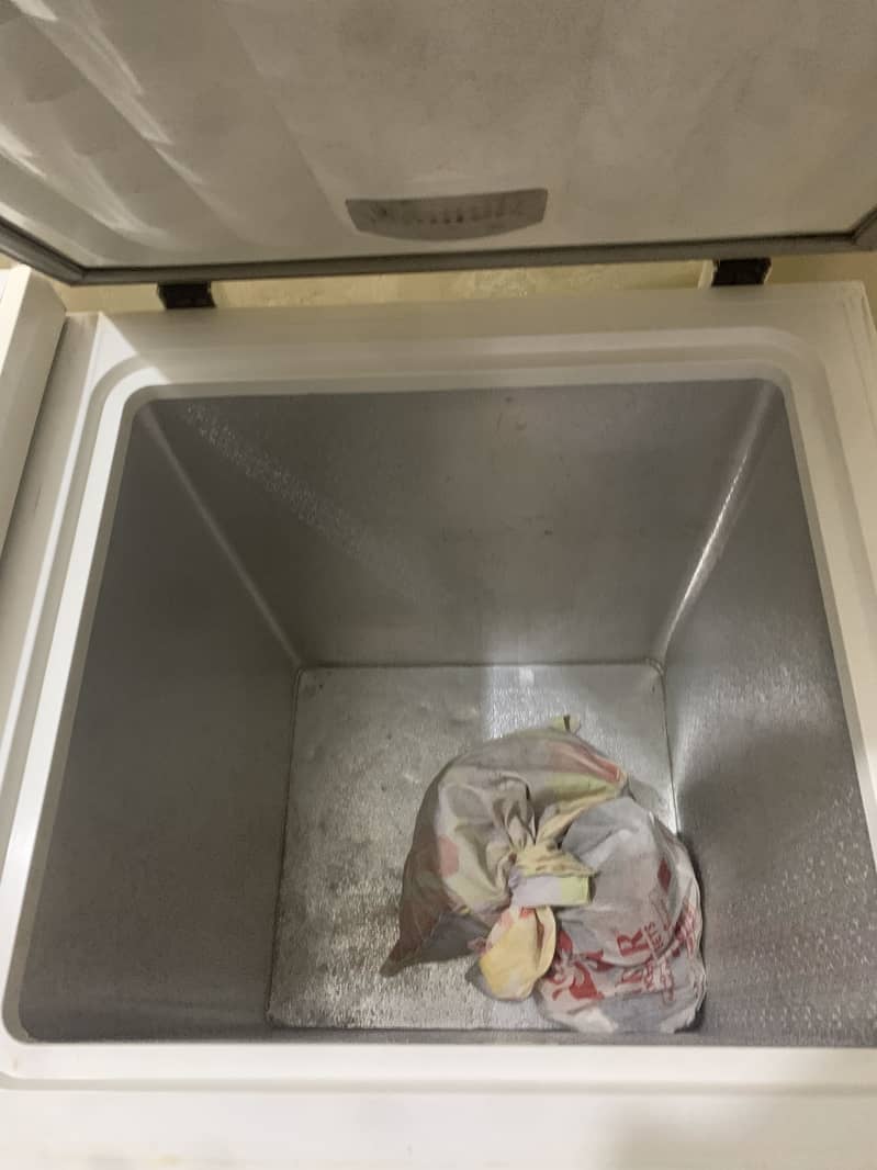 Good condition freezer 2
