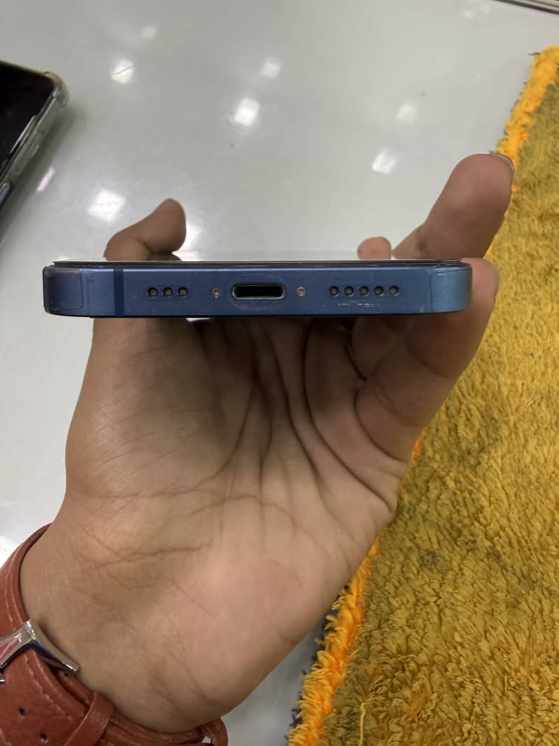 Apple iPhone 13 2