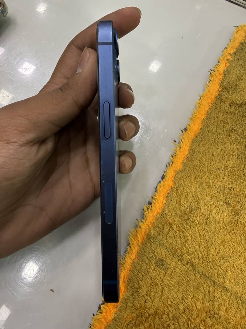 Apple iPhone 13 5