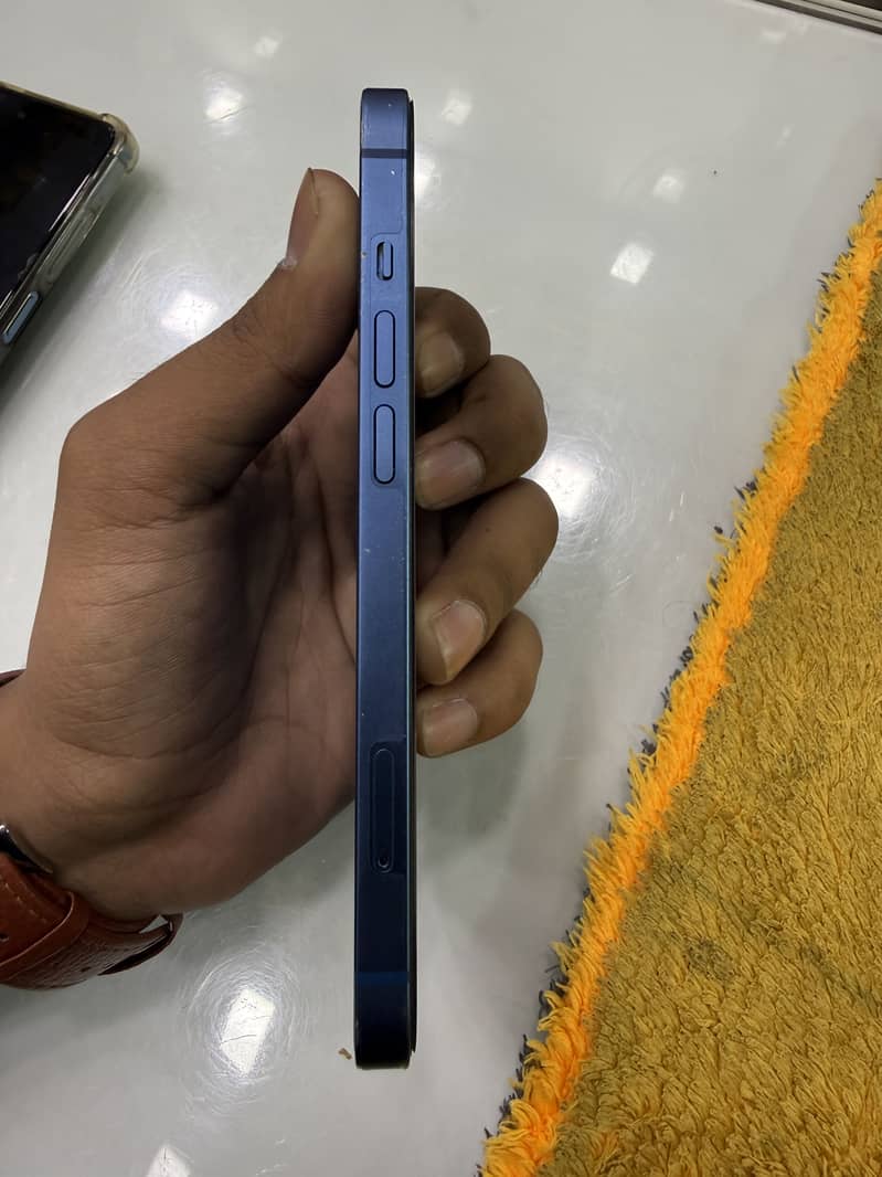 Apple iPhone 13 7