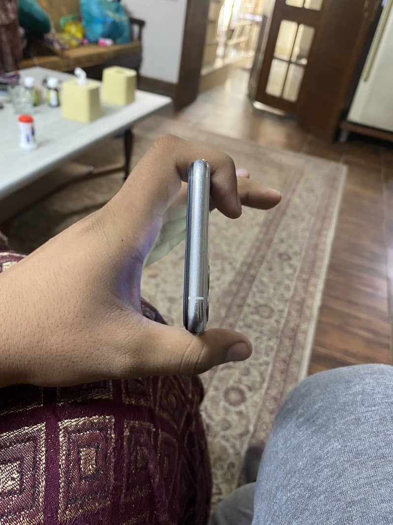 Apple iPhone 11 Pro Max 2