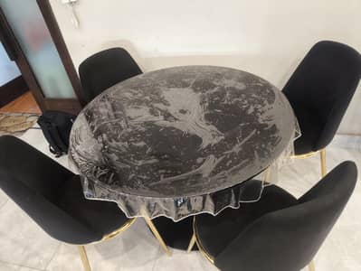 4 person dinner round table