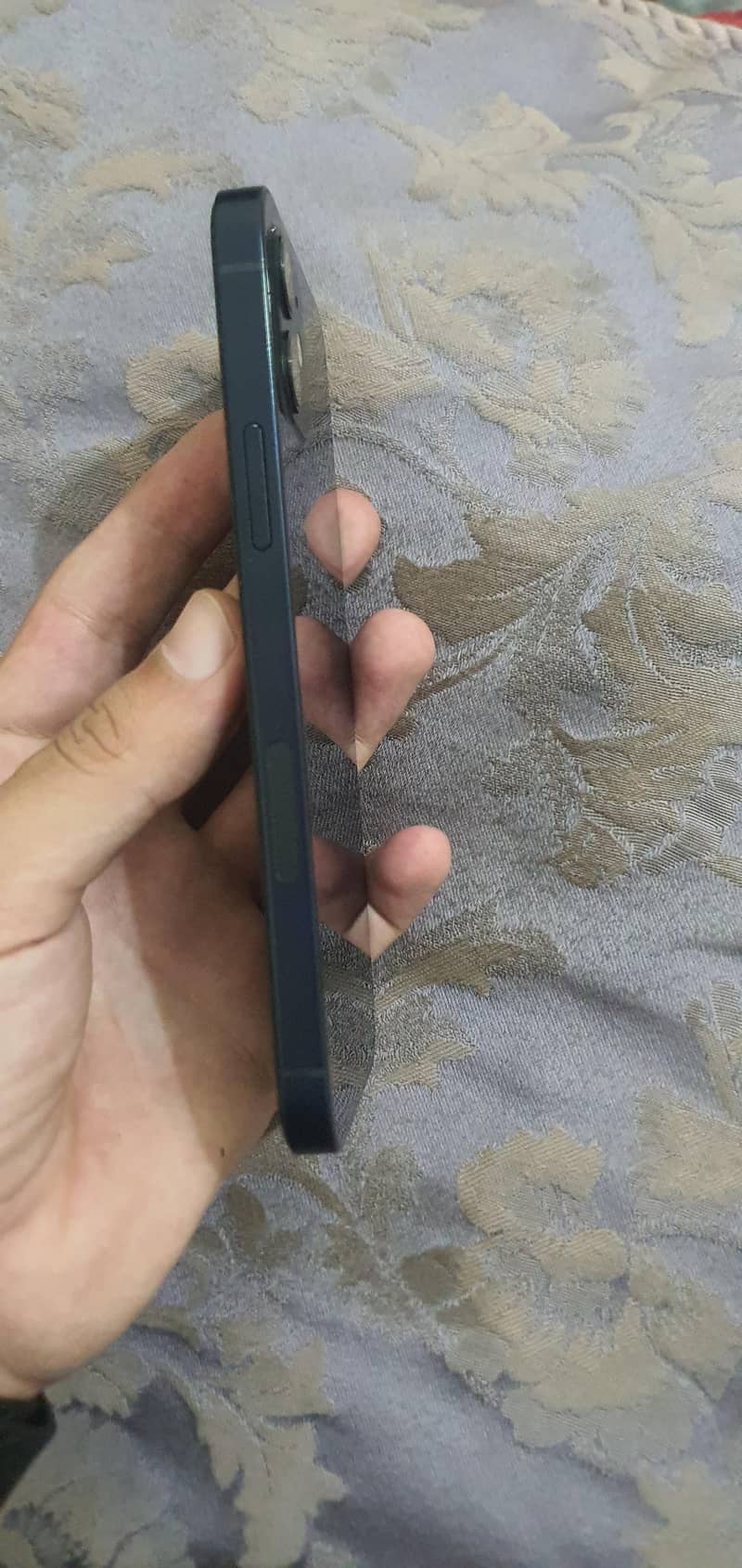 Apple iPhone 12 3