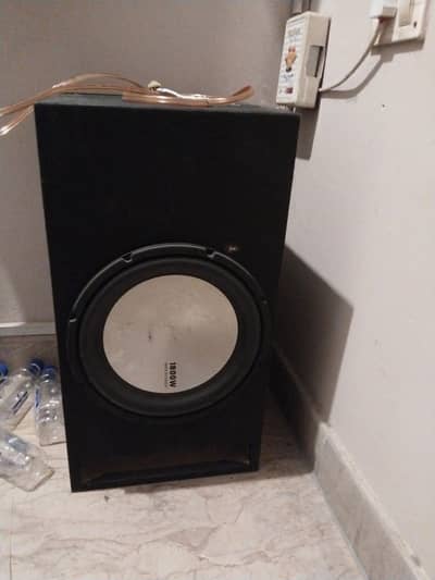 Amplifier with Woofer and box