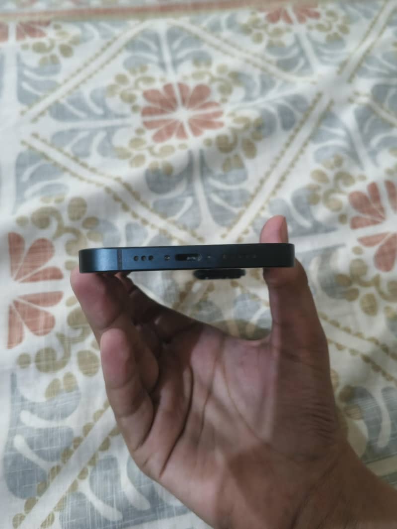 Apple iPhone 14 3