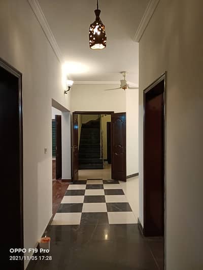 10 MARLA 4 BEDROOMS SD HOUSE AVAILABLE FOR RENT