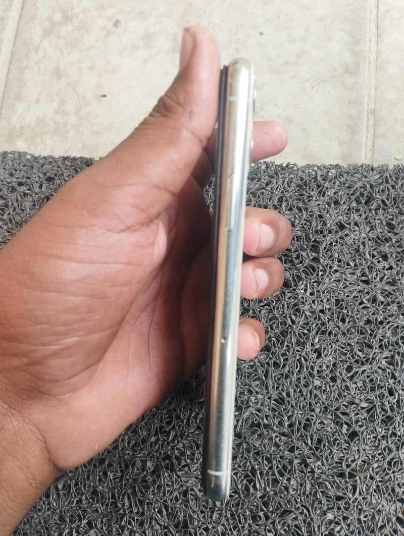 Apple iPhone 11 Pro 2