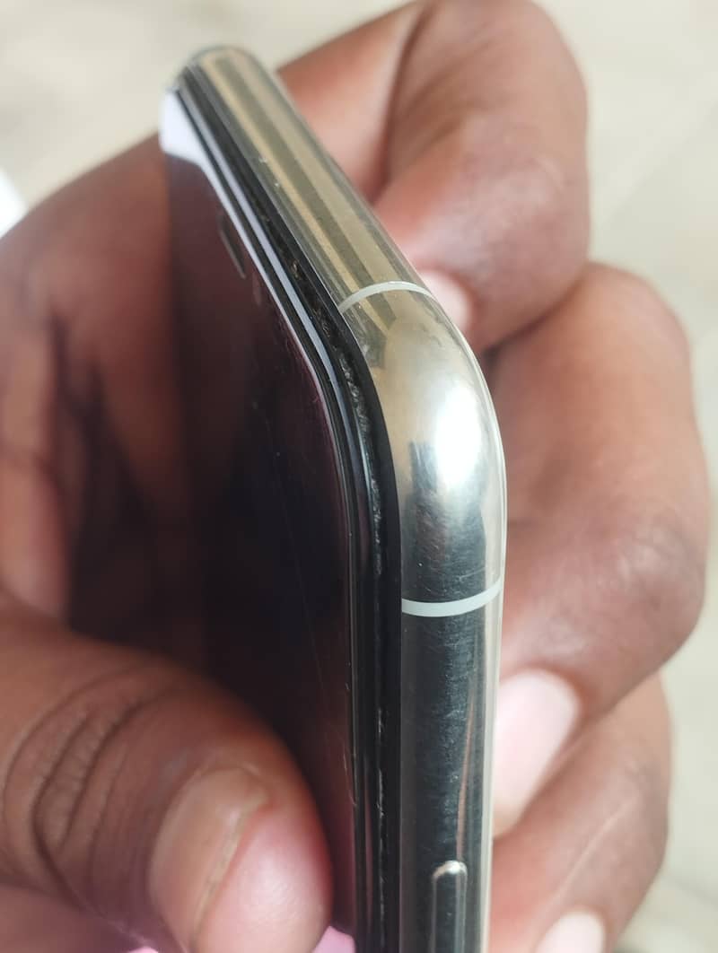 Apple iPhone 11 Pro 4