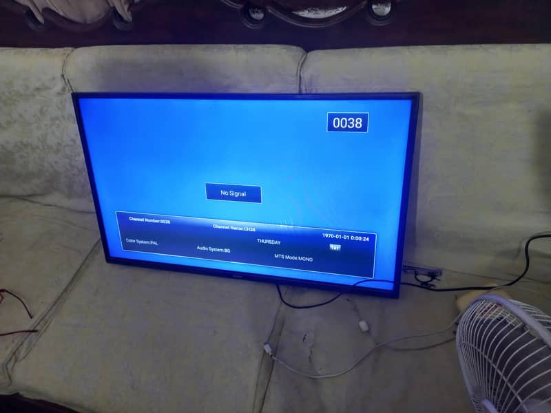 32 inch Android LCD 1