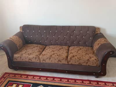 Sofa set 6 seater condition 10/10 just like new