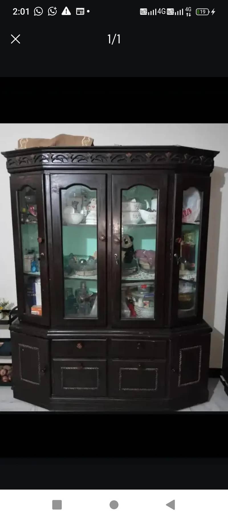 Showcase wardrobe 0