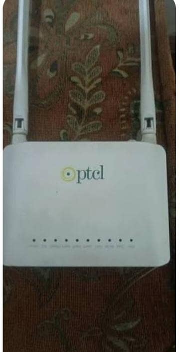 Ptcl internet router device available with charger in good condition.