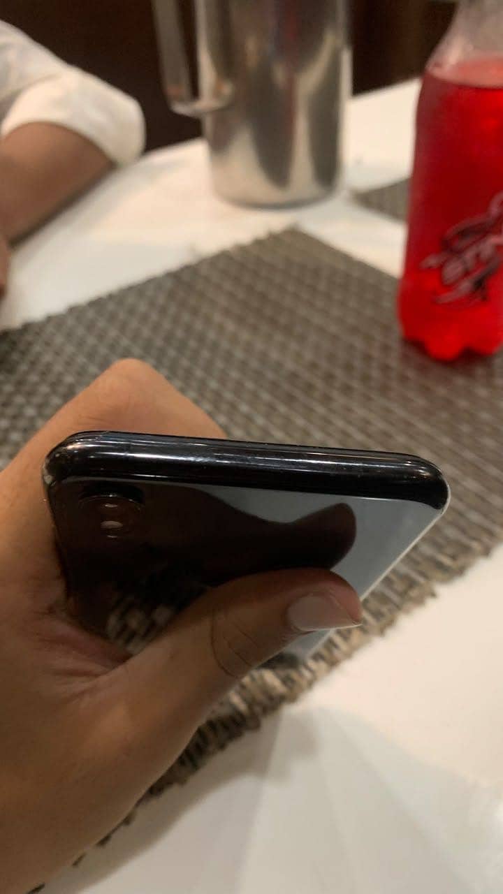 Apple iPhone XS 5