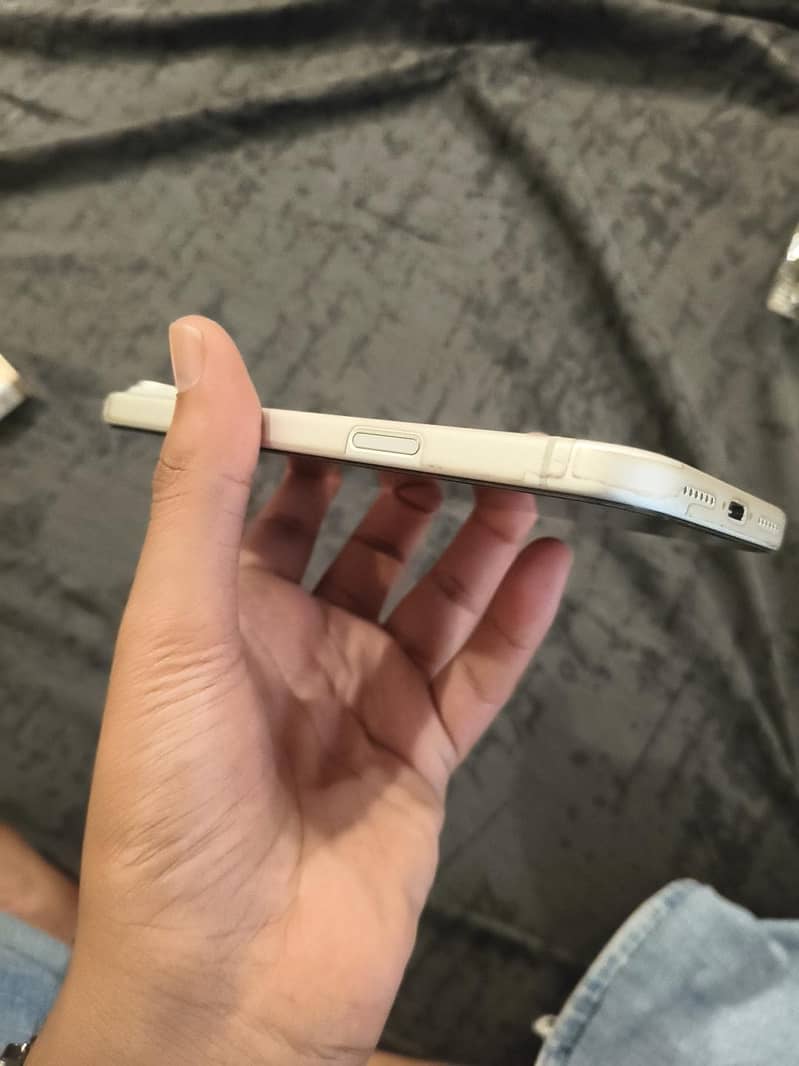 Apple iPhone 17 Pro Max 4
