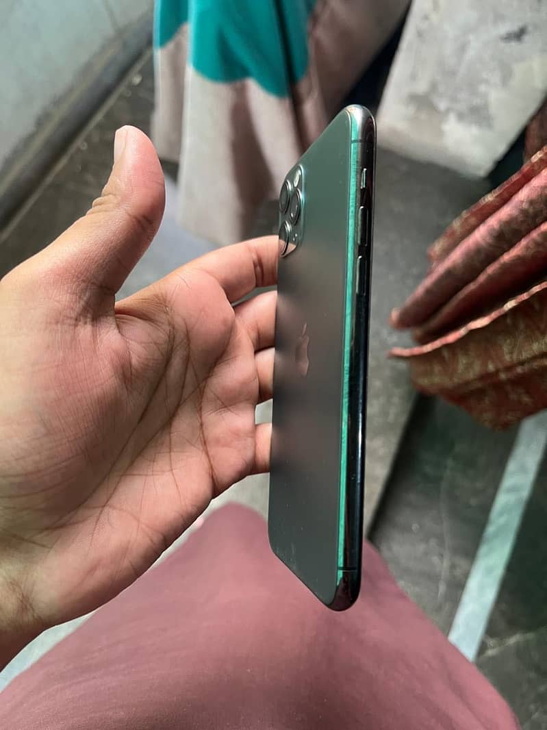 Apple iPhone 11 Pro 2