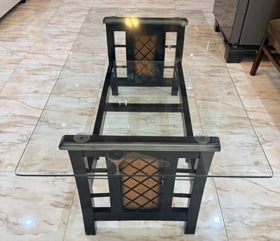Center table for sale in good condition
