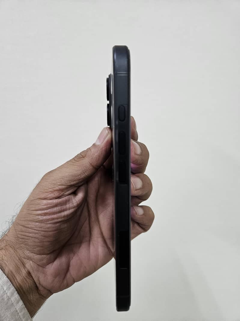 Apple iPhone 16 3