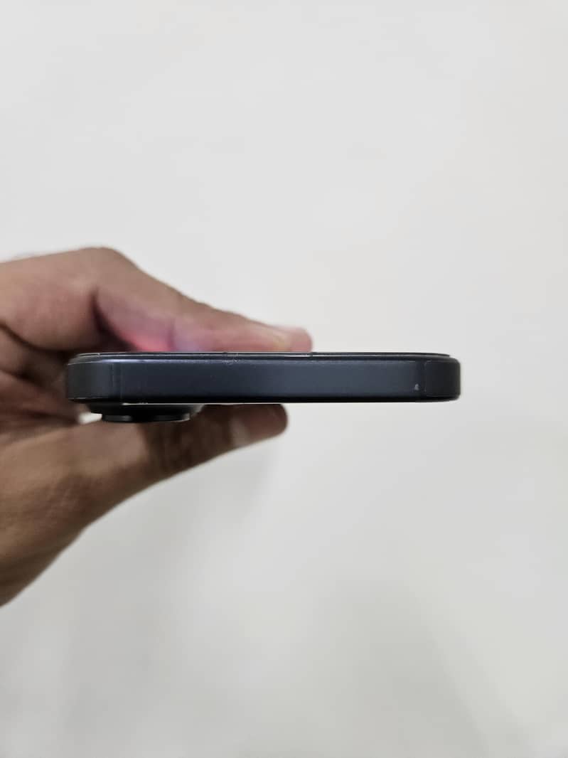 Apple iPhone 16 5