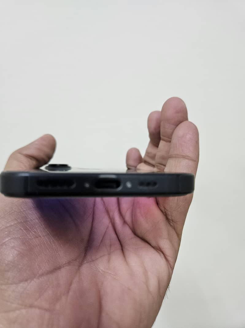 Apple iPhone 16 8