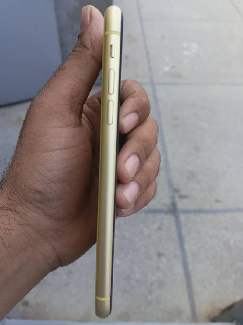 Apple iPhone 11 3