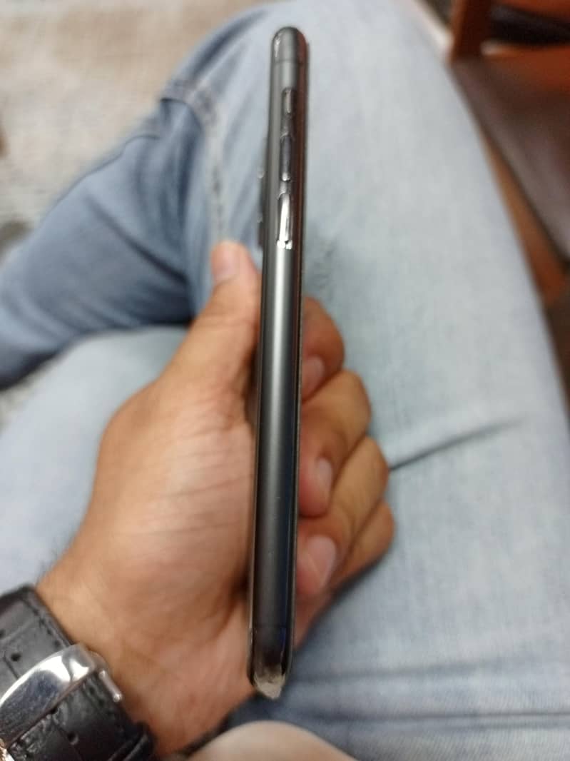 Apple iPhone 11 Pro 2