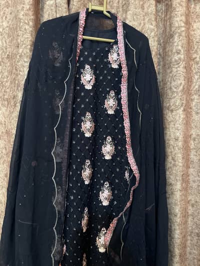 Ladies Suit – Excellent Condition