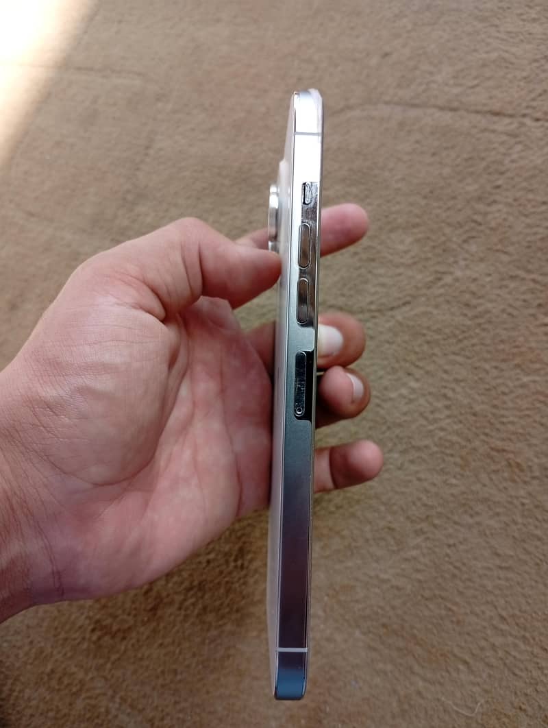 iPhone 13 Pro Max 4