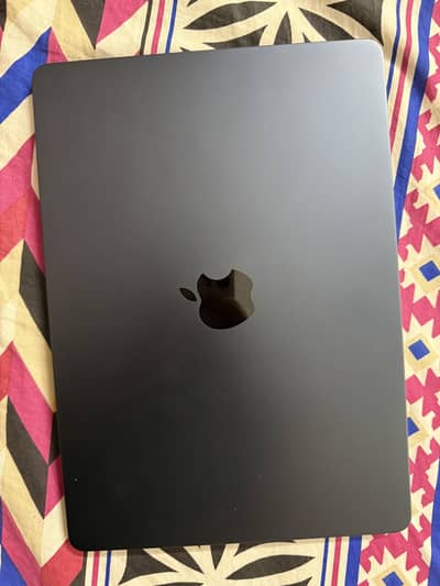 Macbook Air M3 2024 || 8/256 || Box included || 10/10 condition