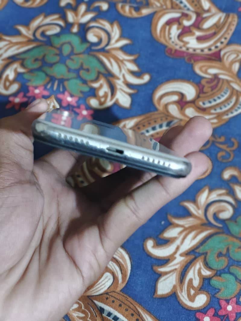 Apple iPhone X 5