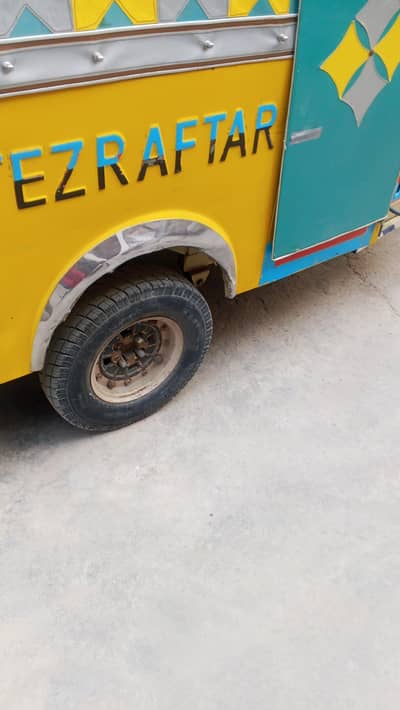 تیز رفتار اٹو رکشہ چھ سیٹر ہے تو نیو کنڈیشن 03001520230