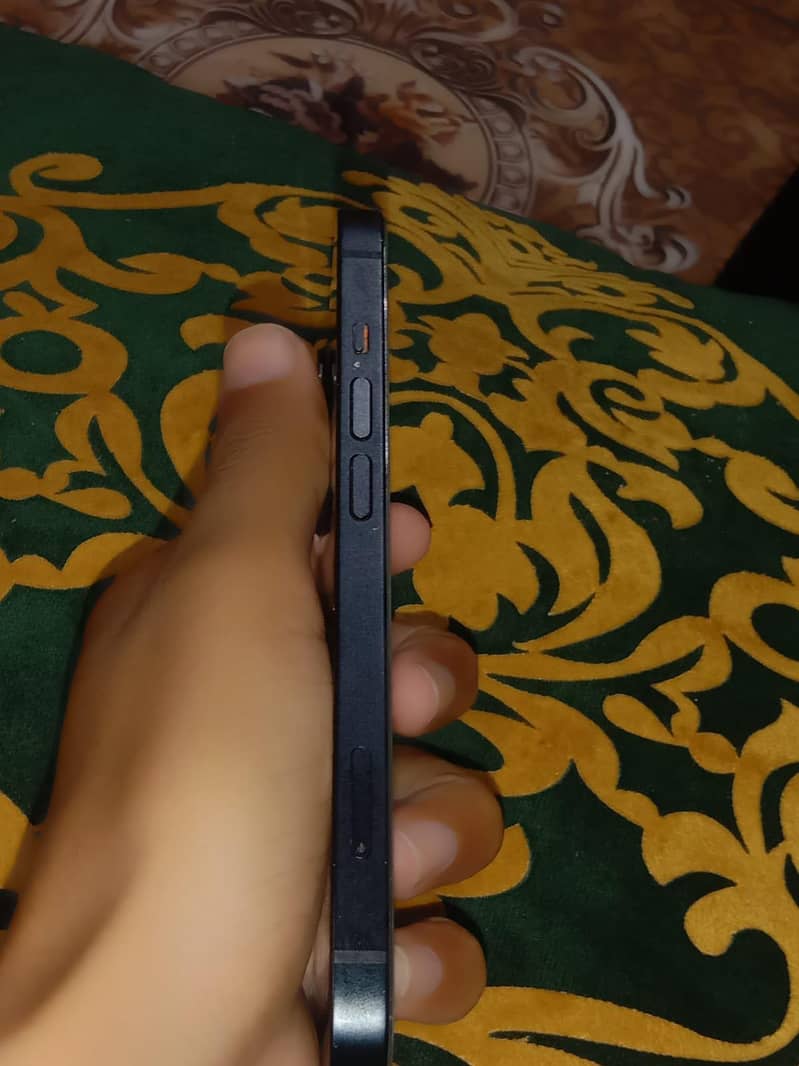 Apple iPhone 14 3