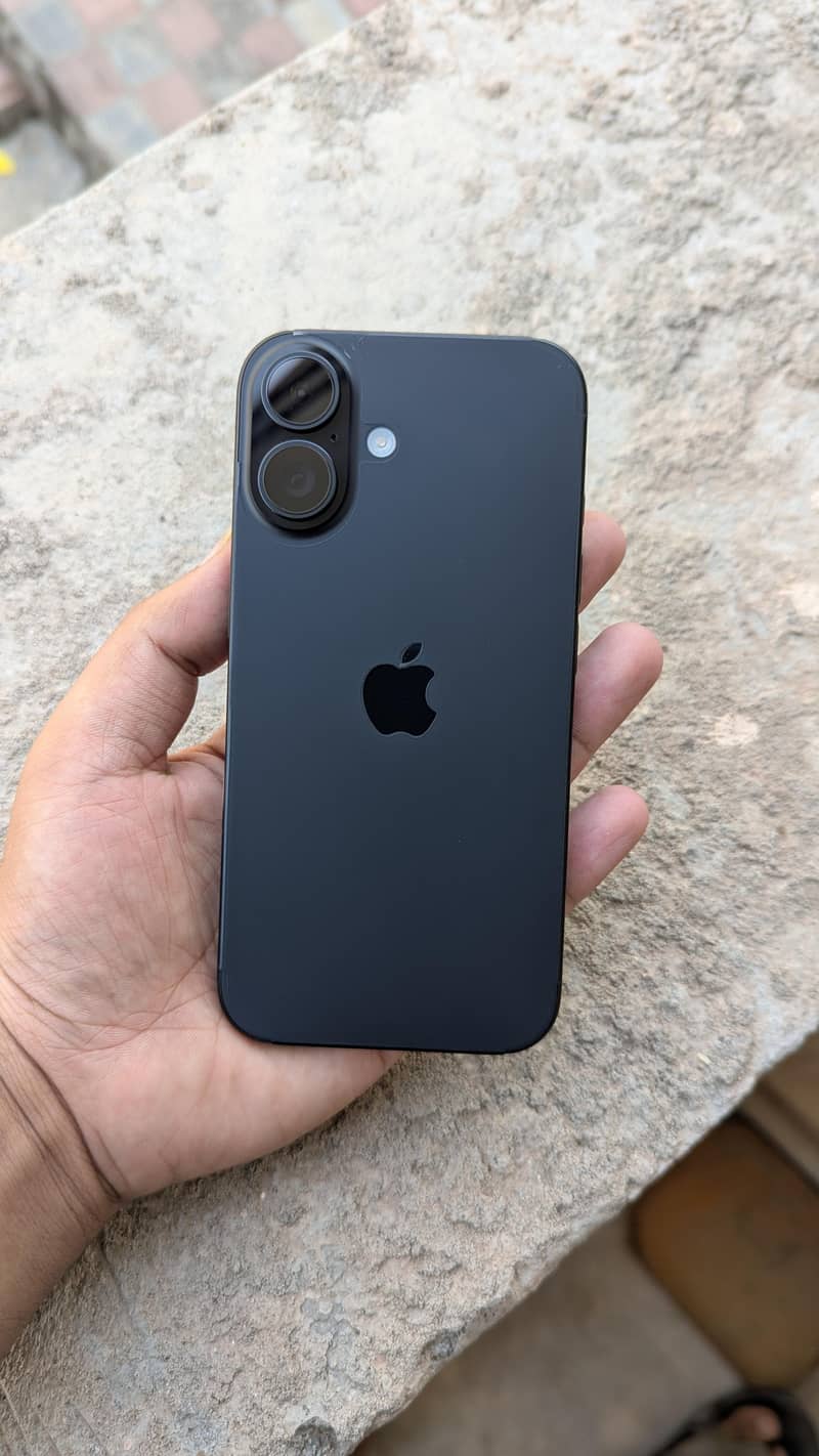 Apple iPhone 16 0
