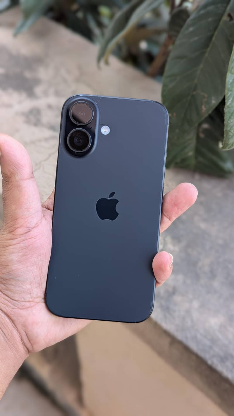 Apple iPhone 16 1