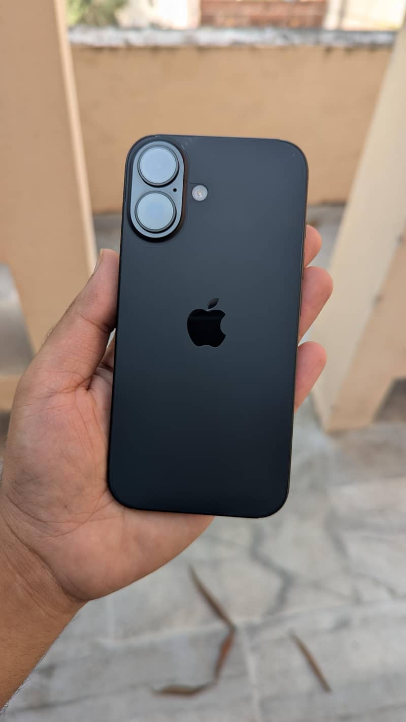 Apple iPhone 16 2