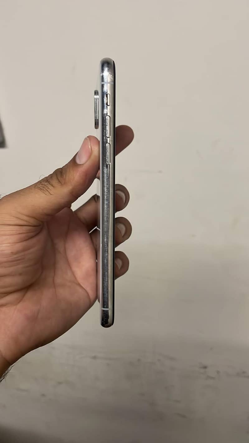 Apple iPhone X 3