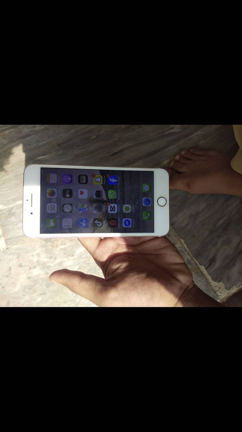 Apple iPhone 7 Plus 0