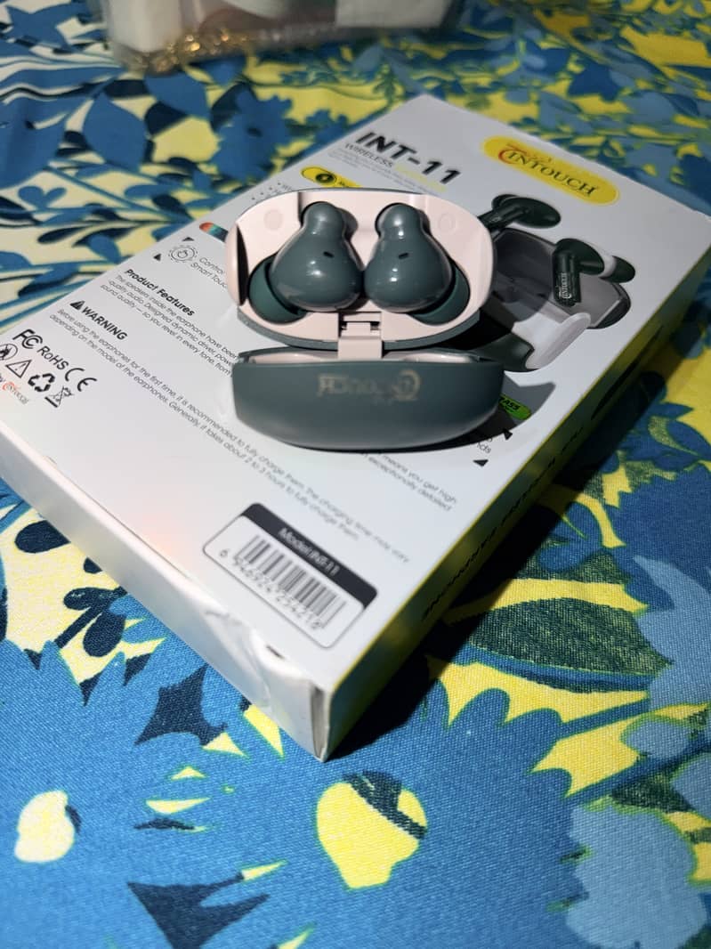 Wireless earbuds 4