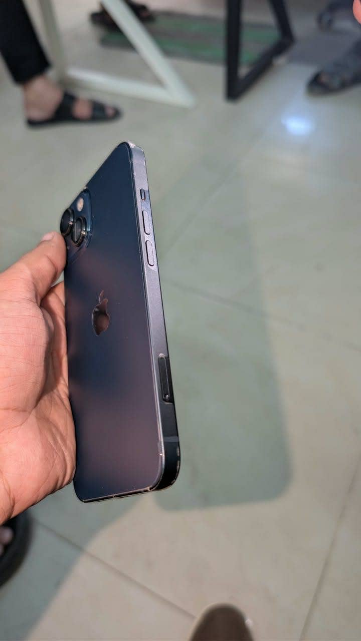 Apple iPhone 13 2