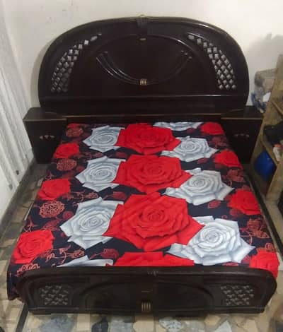 Keekar wood queen sized bed with side drawers