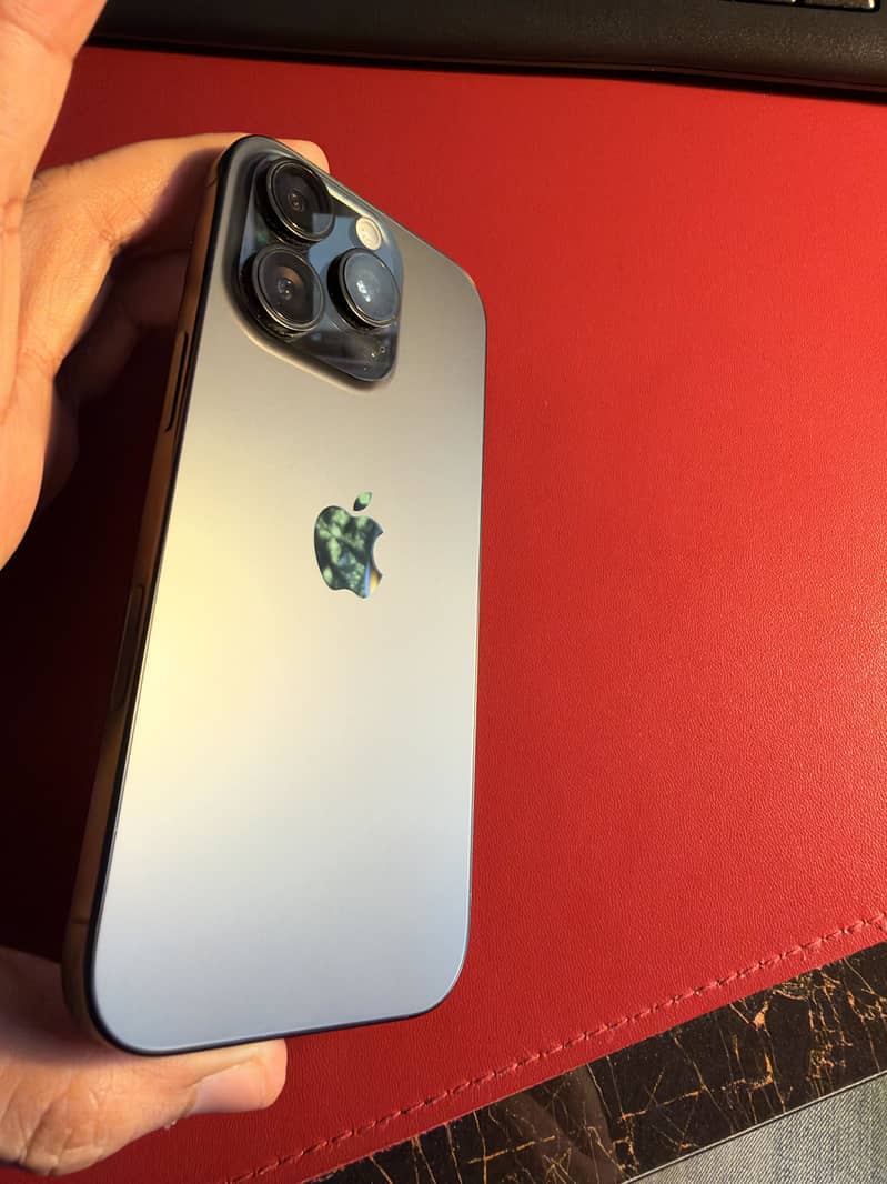 Apple iPhone 16 Pro 1