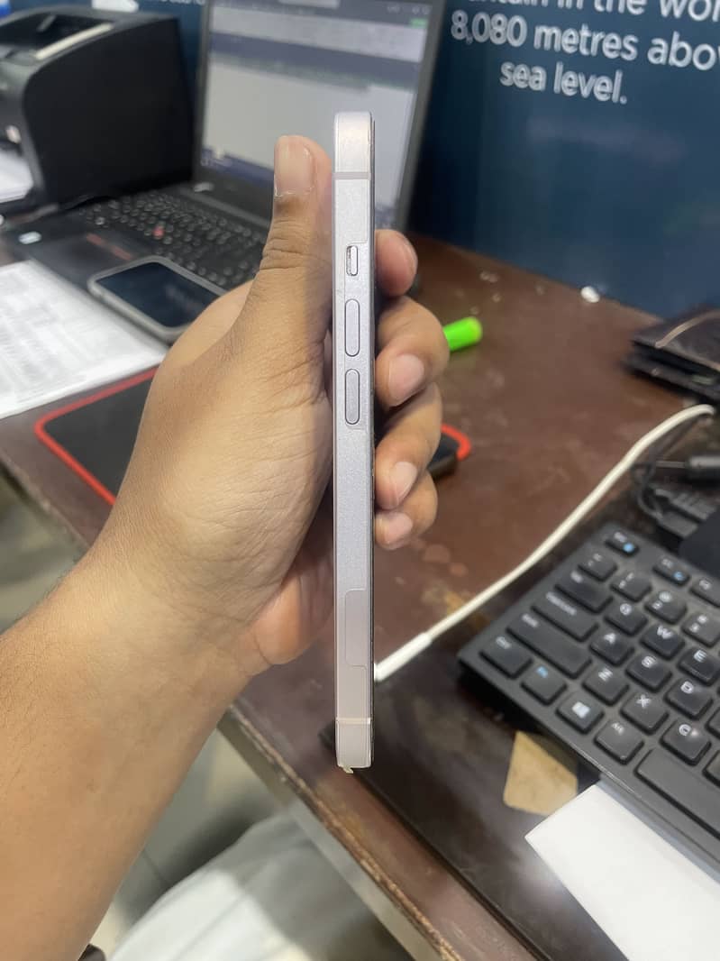 Apple iPhone 14 3