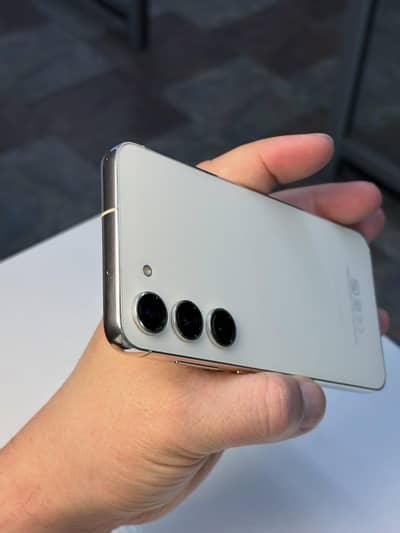Samsung Mobile S23. non pta