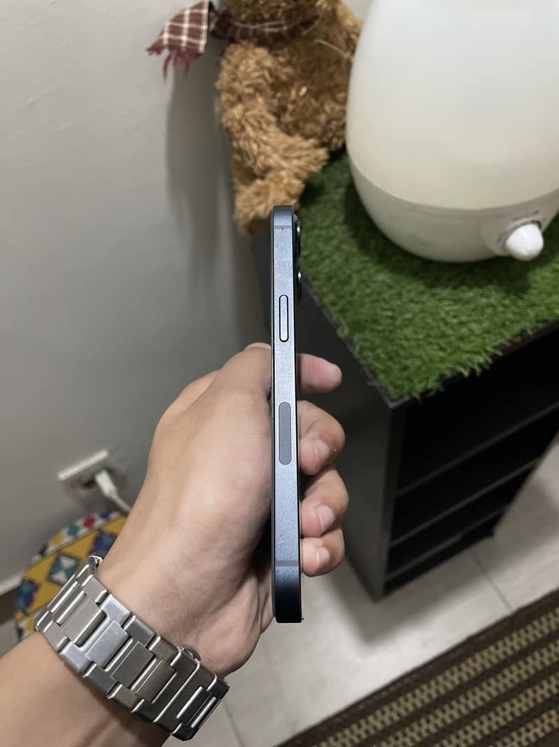 Apple iPhone 13 1