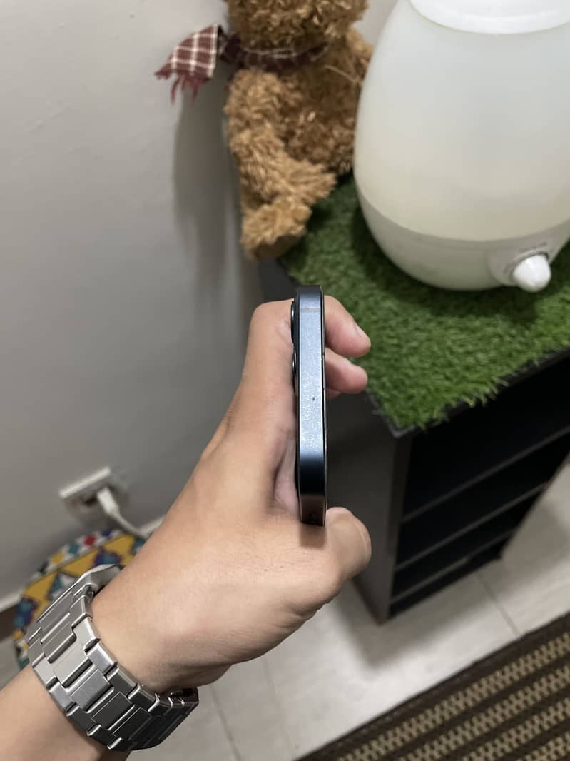 Apple iPhone 13 5