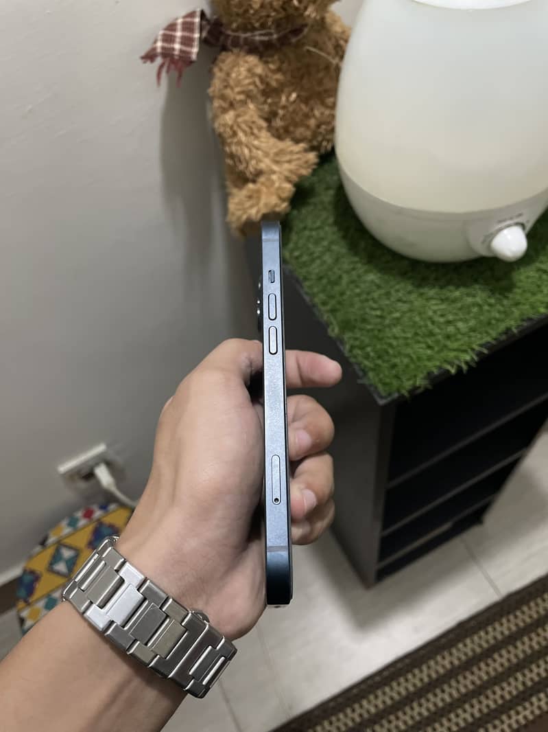 Apple iPhone 13 6